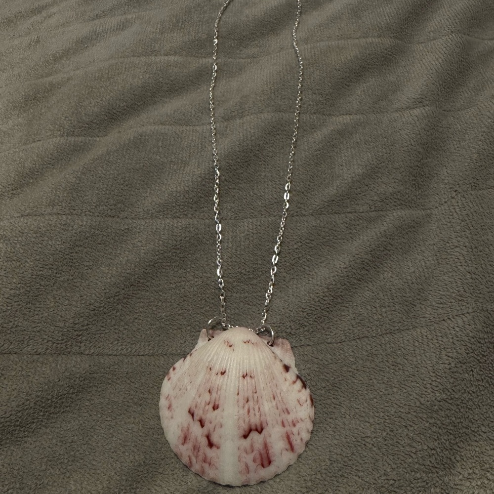 Elegant Pink Shell Pendant with Silver Chain Necklace